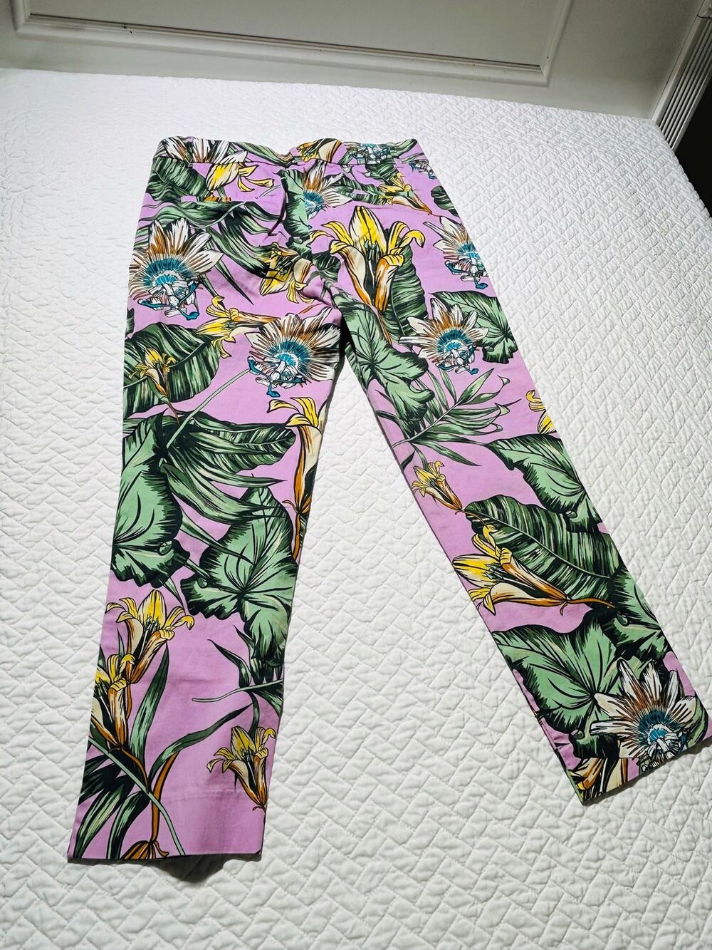 J. CREW WOMEN’S LILAC TROPICAL PRINT SKIMMER STRAIGHT LEG CAPRI PANTS / Size - 8